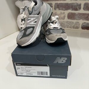 New Balance 990v6 toddler size 7, gently used with box